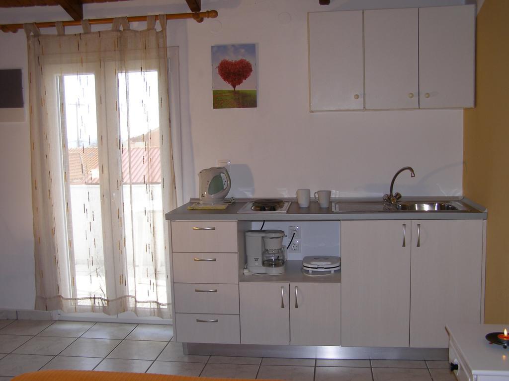 Nikis Apartments Агиос-Гордиос Номер фото